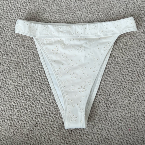 Abercrombie bikini Bottom - Picture 1 of 4